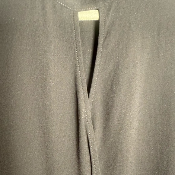 Eileen Fisher Black Long Sleeve Keyhole Blouse Elegant Top XS 100% Silk - Picture 6 of 7